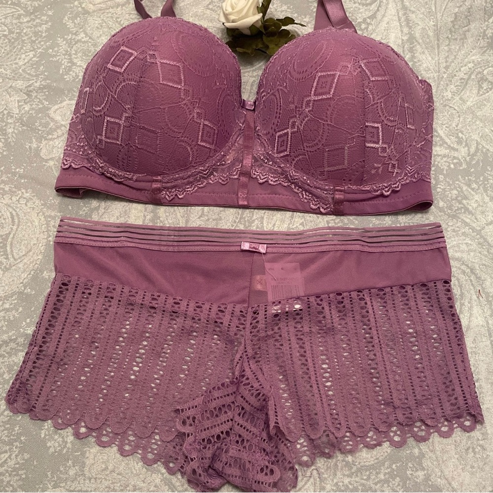 Plus Size Bra Set - Size 42D/XL